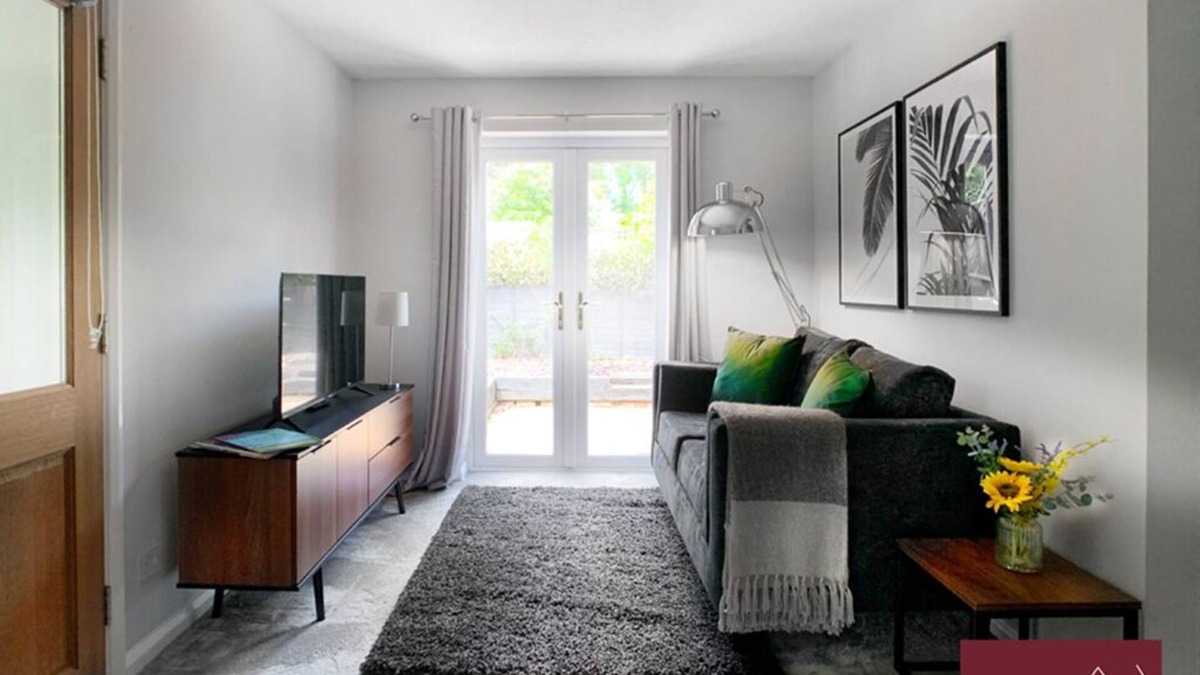 Wokingham Apartment | Finchampstead - 1 Bedroom House - With Garden