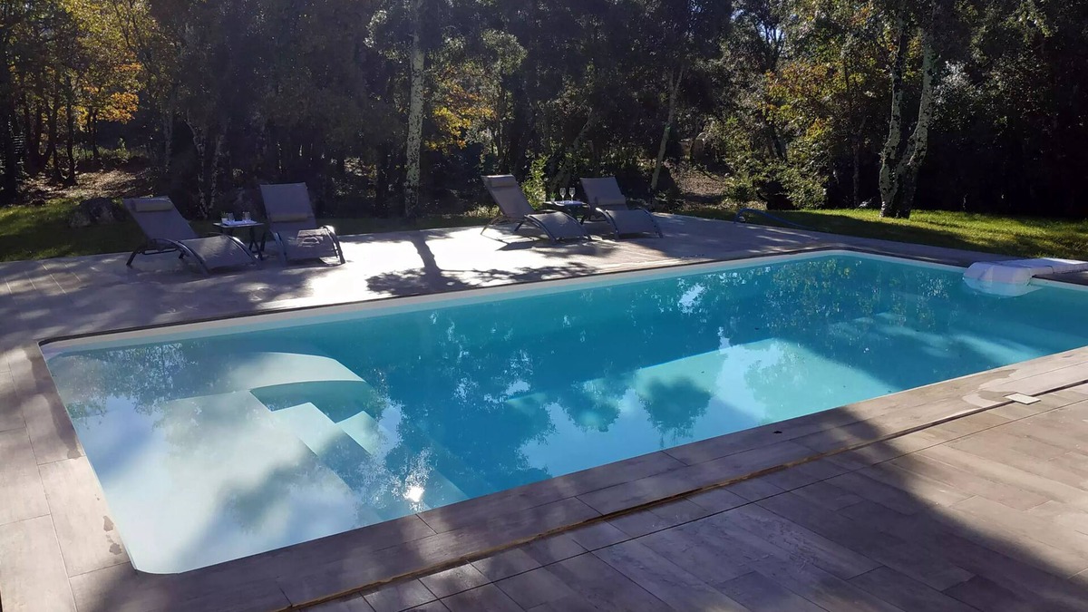 Saint-Martin-de-Londres Apartment | Finches Nest - Self-contained apartment for two with swimming pool and jacuzzi!