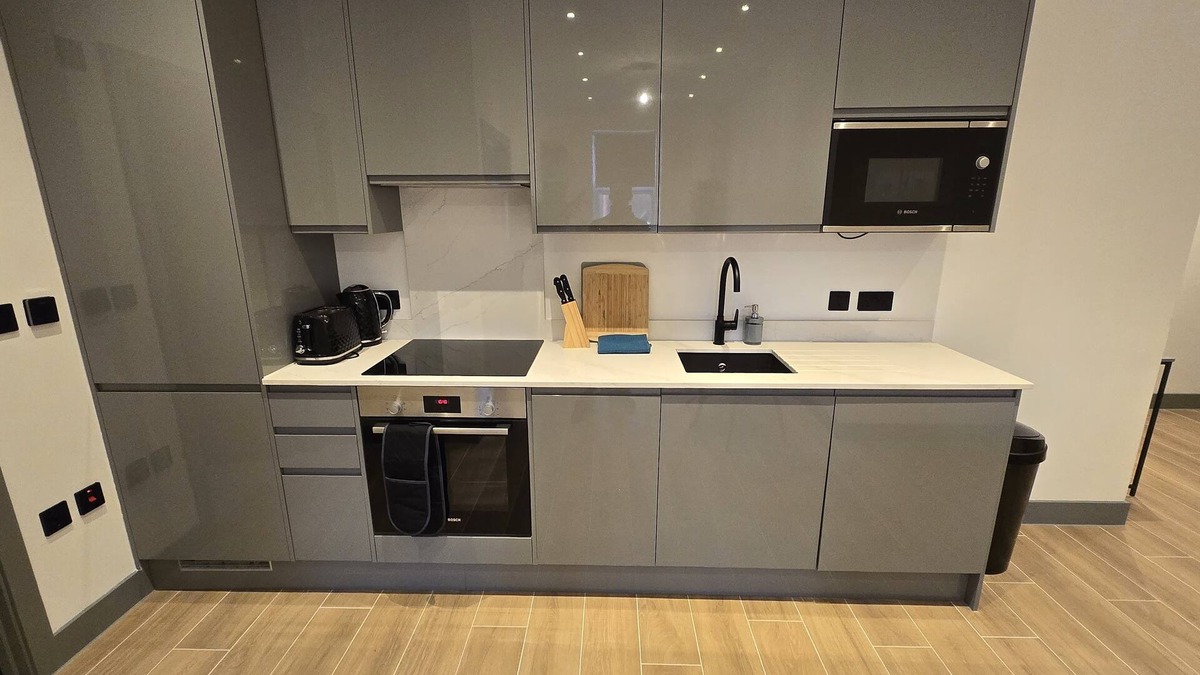 West Finchley Apartment | Finchley Perfect 1-Bed - Work & Leisure