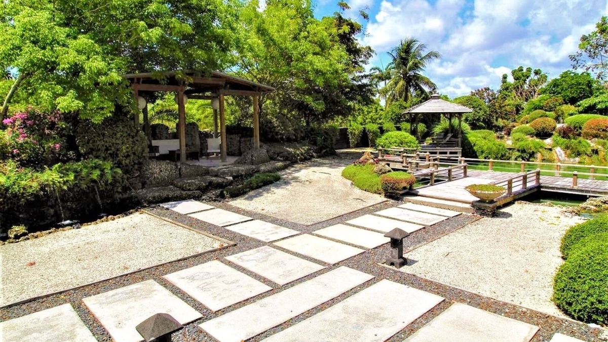 Homestead House | Find Peace - Bird Tiny House in Japanese Garden