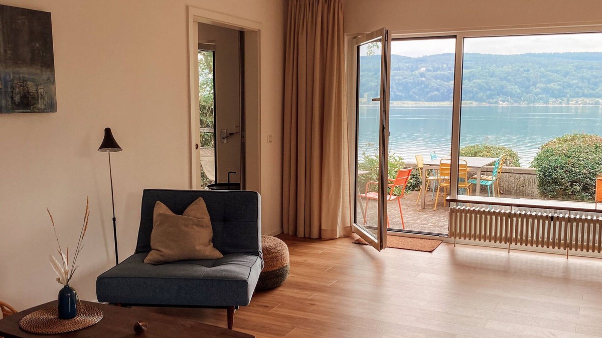 Reichenau Apartment | Findling apartment right on the lake with its own beach, great lake view and terrace