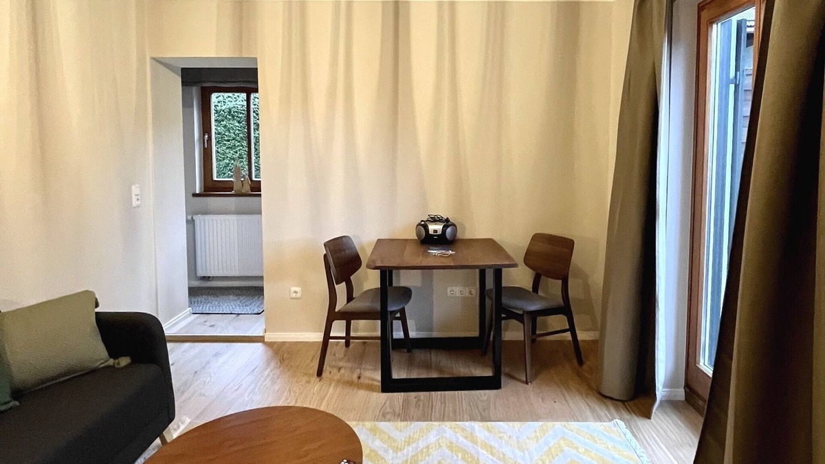 Abwinkl Apartment | Fine apartment with terrace close to the lake
