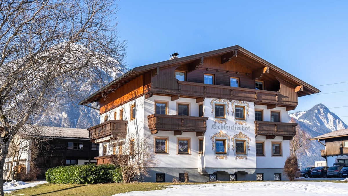 Strass im Zillertal Apartment | Fine holiday home on a farm