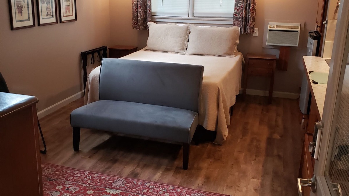 Old Town West Apartment | Finely Crafted Studio Apartment In The Heart Of Old Town
