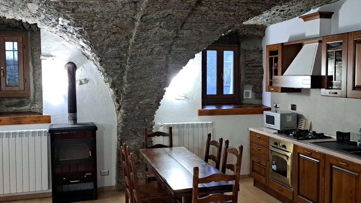 Soucheres-Basses Apartment | Finely renovated two-room apartment with typical stone vaults.
