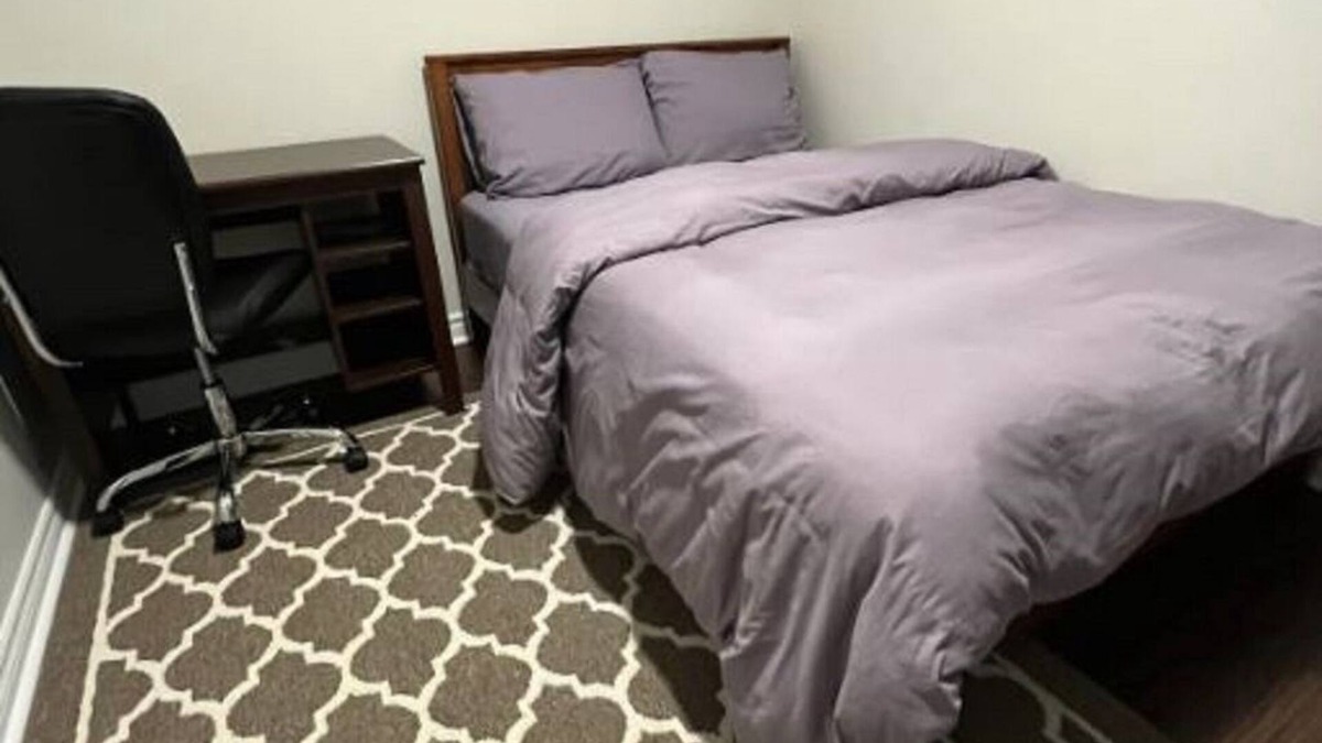 Halton Regional Municipality House | Finest BR Free Parking/Wifi TV Shared Suite