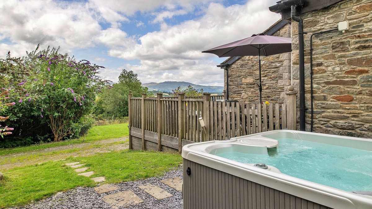 Eglwysbach Cottage | Finest Retreats | Buzzards View