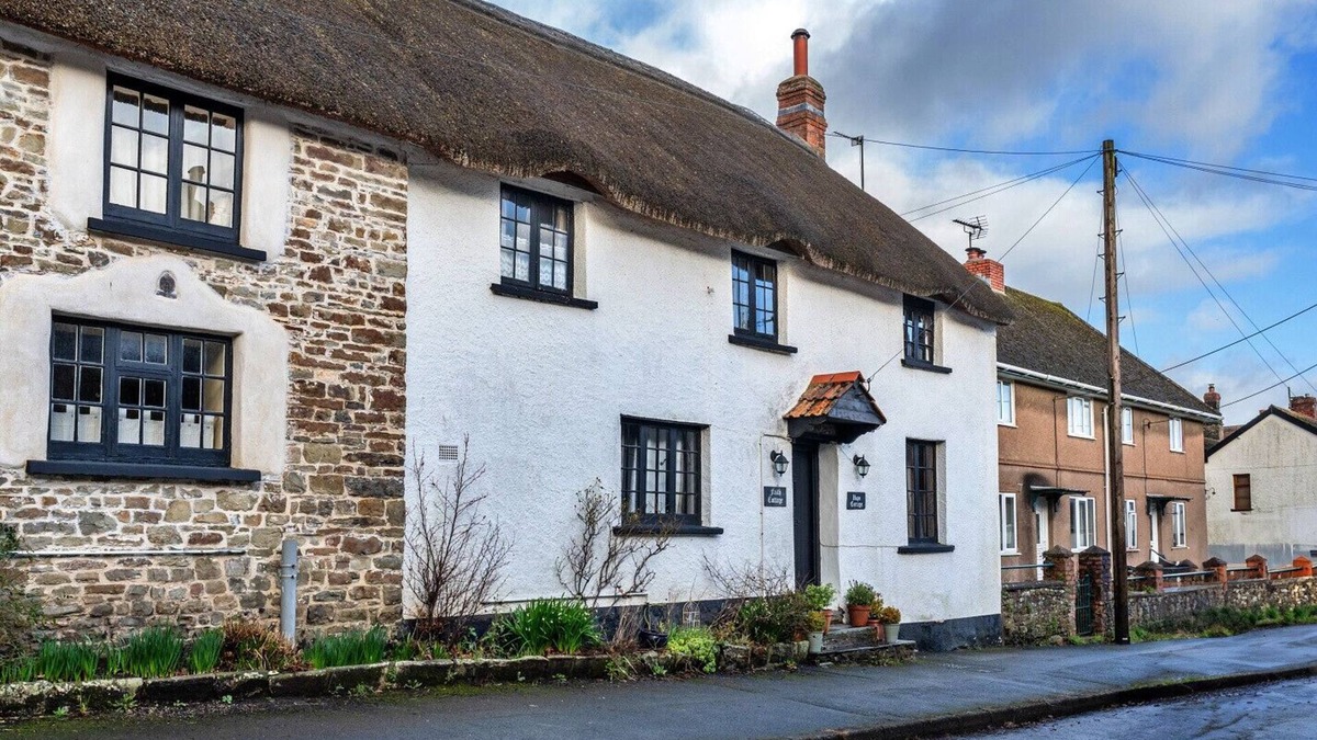 Chittlehampton Cottage | Finest Retreats - Hope Thatch