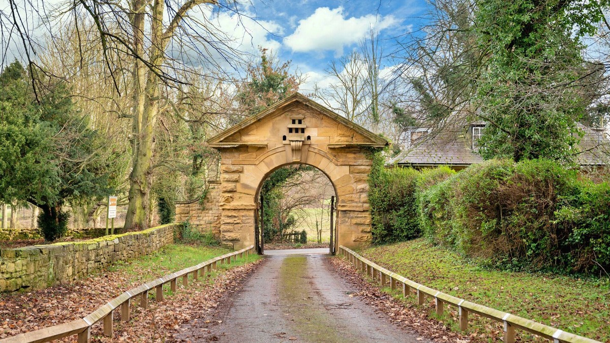 Hickleton House | Finest Retreats | Hickleton Hall Estate