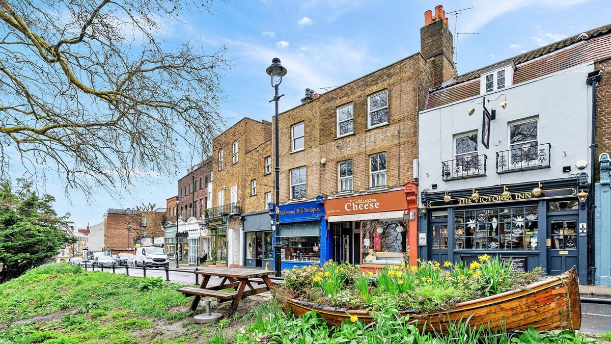 South Richmond Apartment | Finest Retreats | Hill Rise