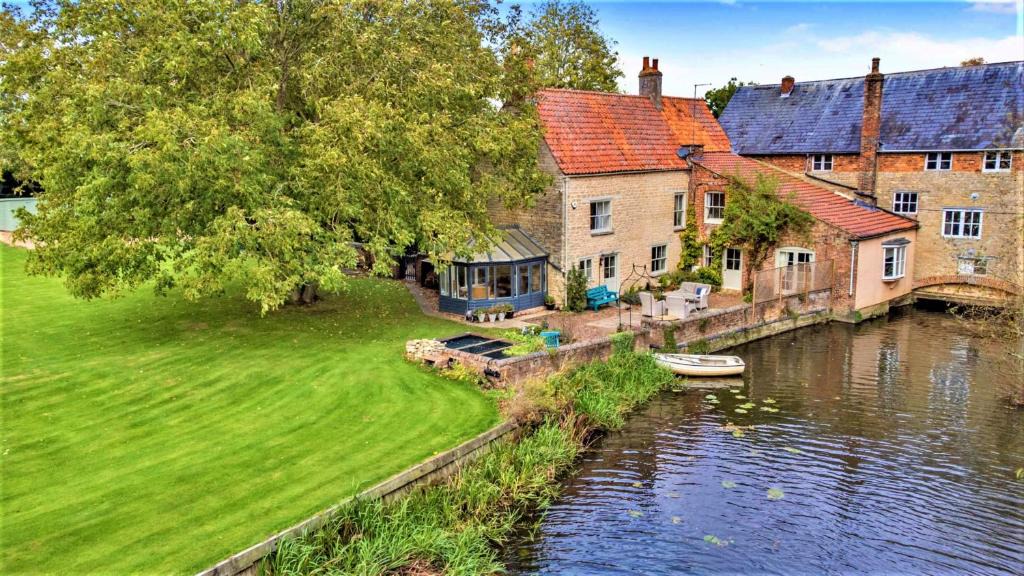 Thrapston House | Finest Retreats - Islip Mill House - Beautiful Riverside Home