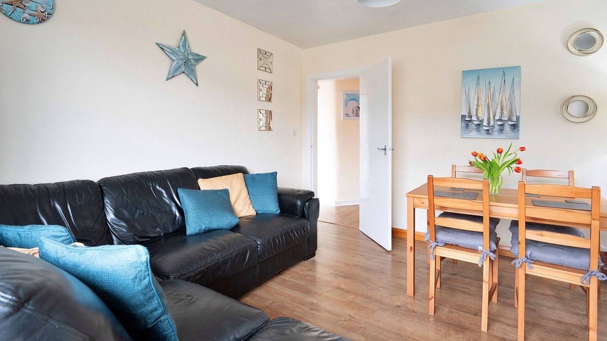 Kinmel Bay Cottage | Finest Retreats - Llys Llewellyn