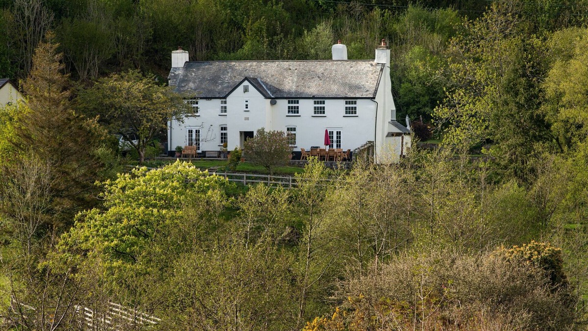 West Down Cottage | Finest Retreats | Lower Aylescott Farmhouse