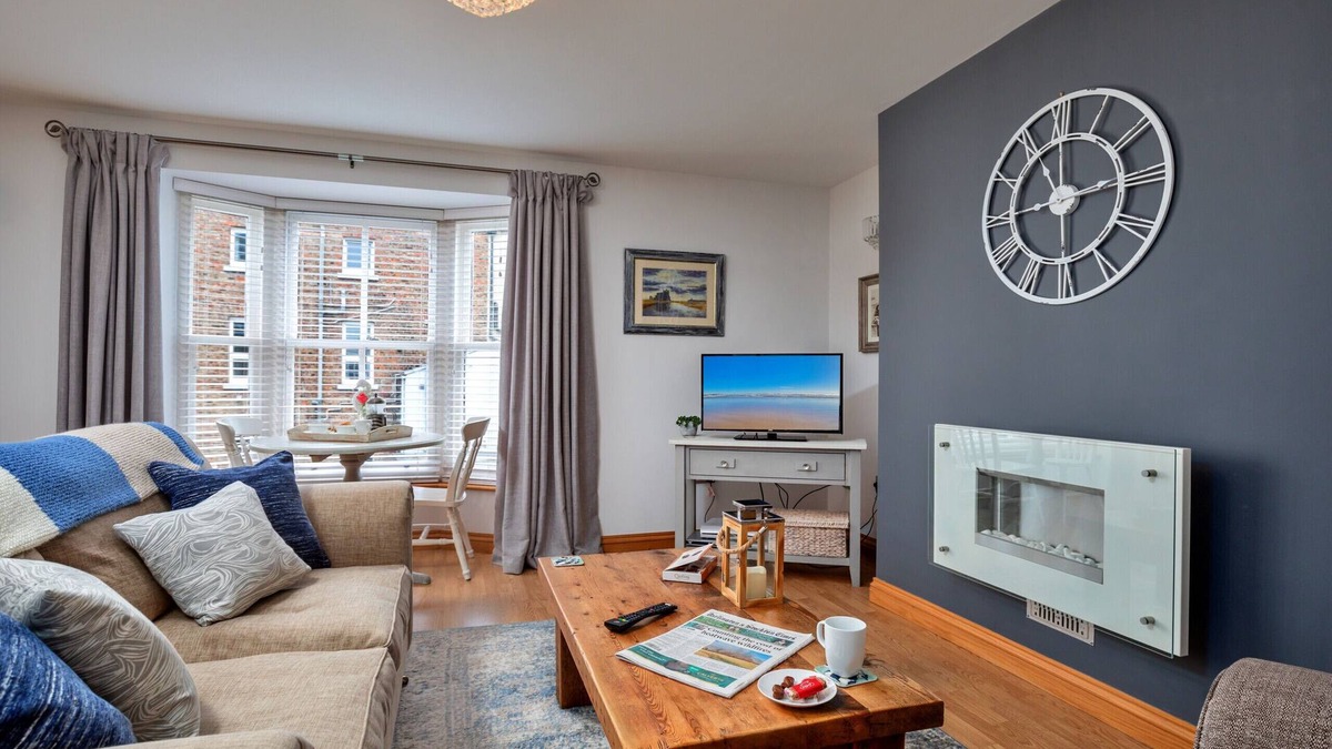 West Cliff Apartment | Finest Retreats | Oystercatcher