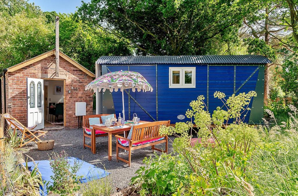 Stoney Stretton Ski Chalet | Finest Retreats - Shrawardine Train Carriage