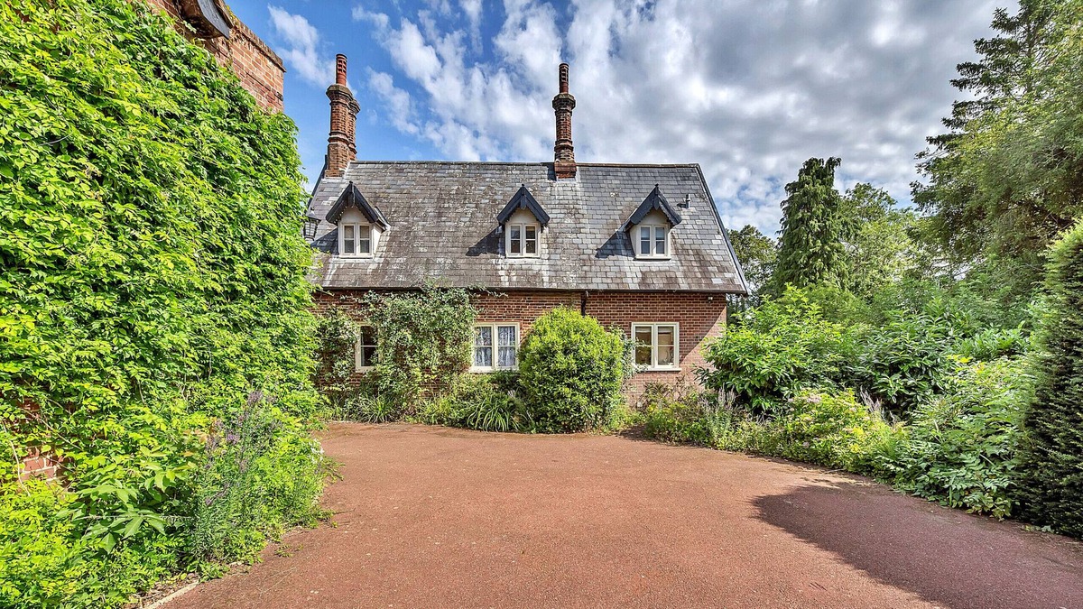 Hethel Cottage | Finest Retreats | Snowdrop Cottage
