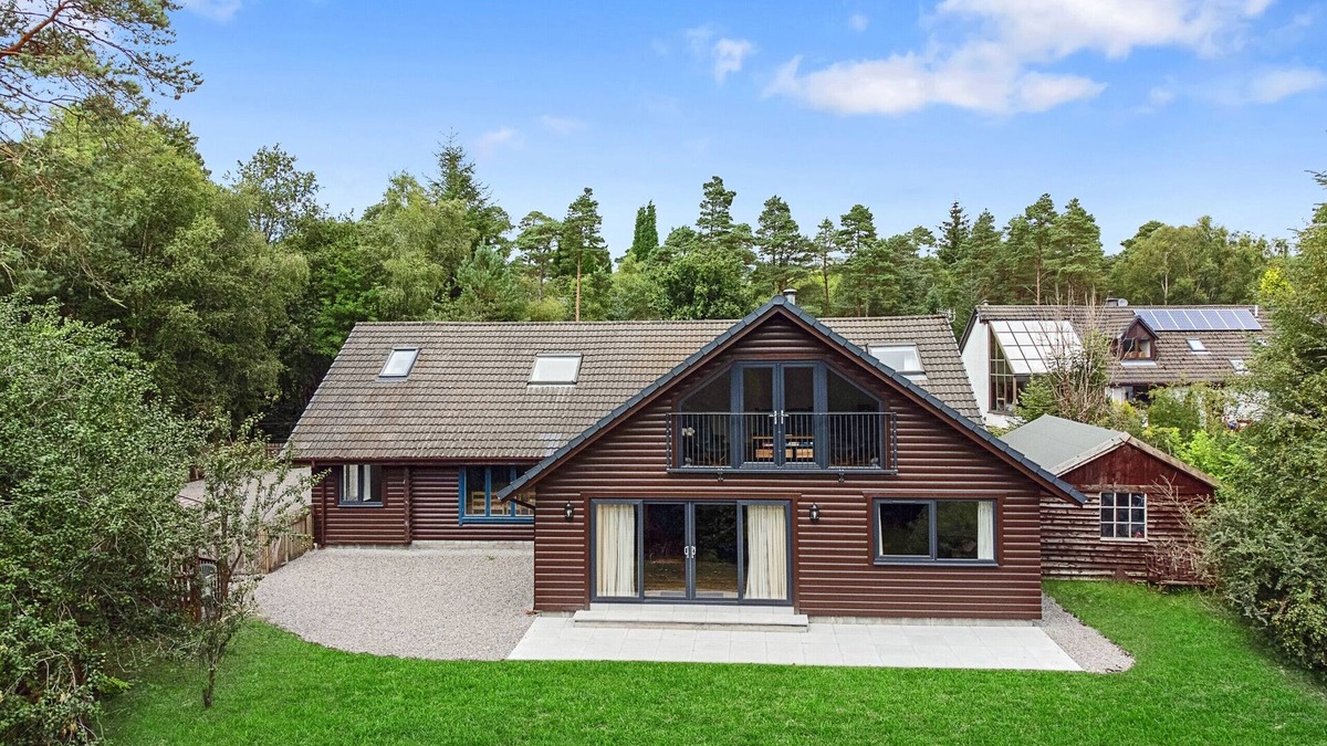Torlundy Cabin | Finest Retreats | The Logs