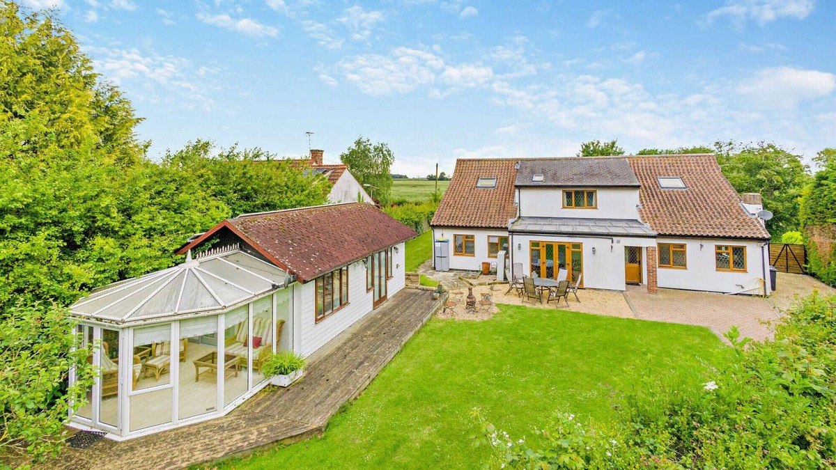 Horseheath House | Finest Retreats - The House at No. 47