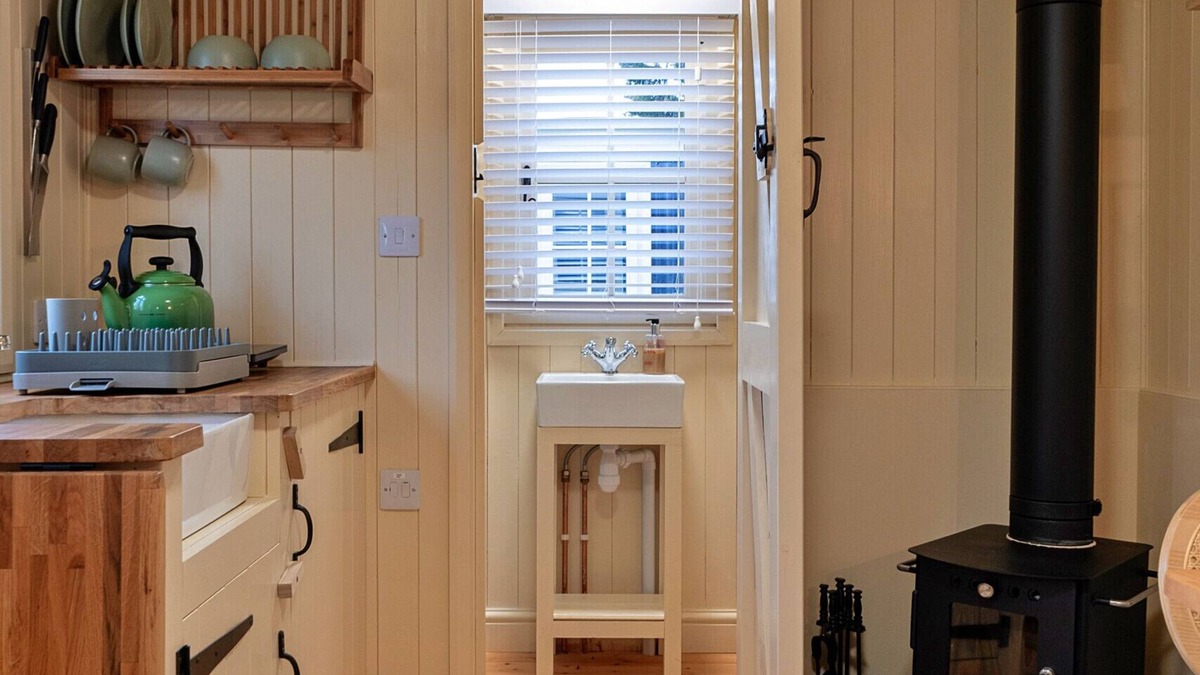 Brackley Ski Chalet | Finest Retreats - The Chicken Hut