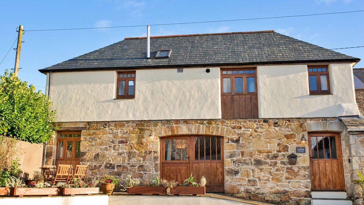 Sticker Cottage | Finest Retreats | The Hayloft