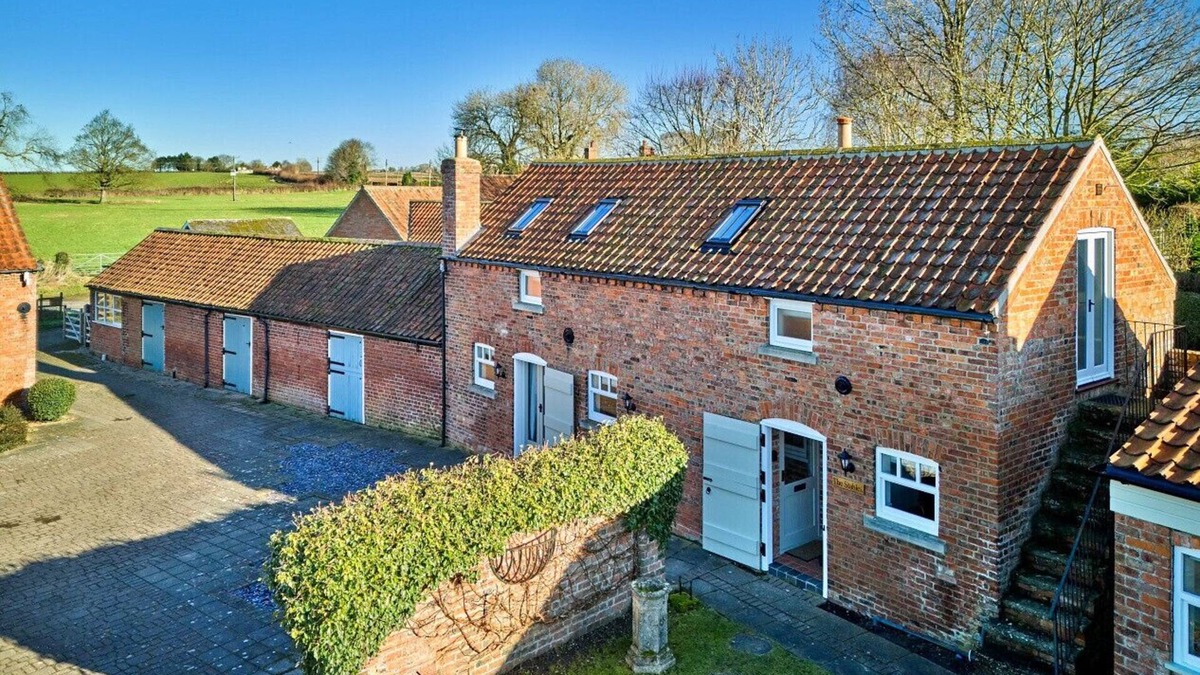 Hemingby Cottage | Finest Retreats - The Rookery Stables