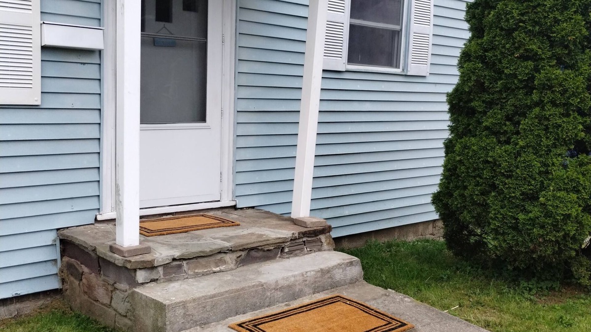Painted Post House | Finger Lakes wine country! Minutes to all the fun! NASCAR! Corning Glass Museum!