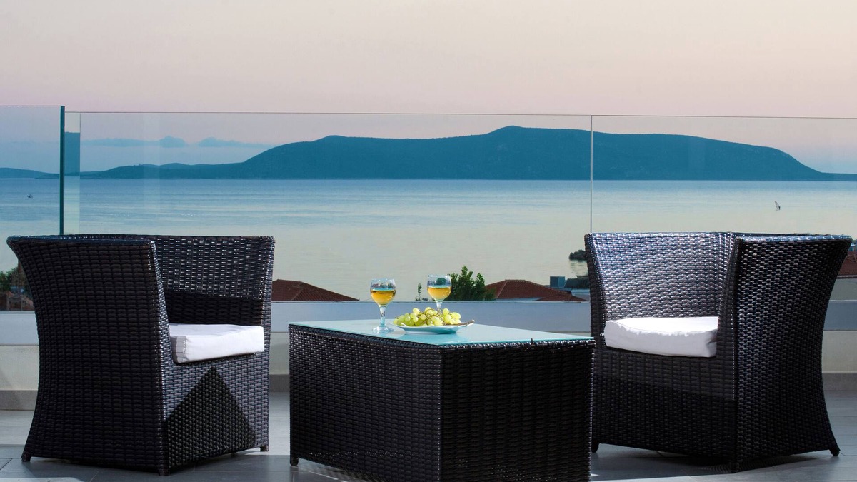 Foinikounta Apartment | Finikounda ~ Light & Airy Studio Apartment