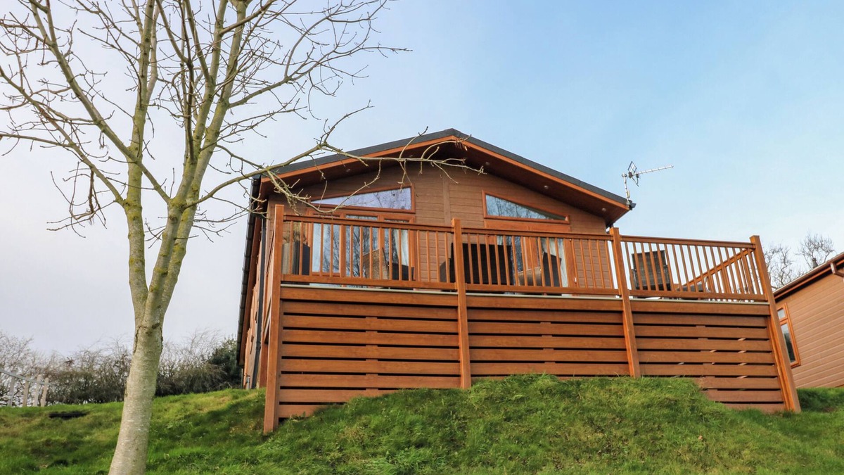 Tunstall Cottage | FINNBARS LODGE, pet friendly, with a garden in Richmond