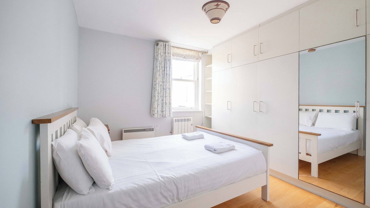 Lahinch Apartment | Fionoora 6 - Steps away from the beach!