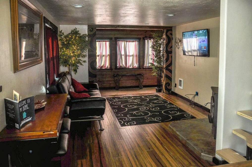 Bloomington House | Fiore del Lago - Cozy Farmhouse near Bear Lake - Pet Friendly!