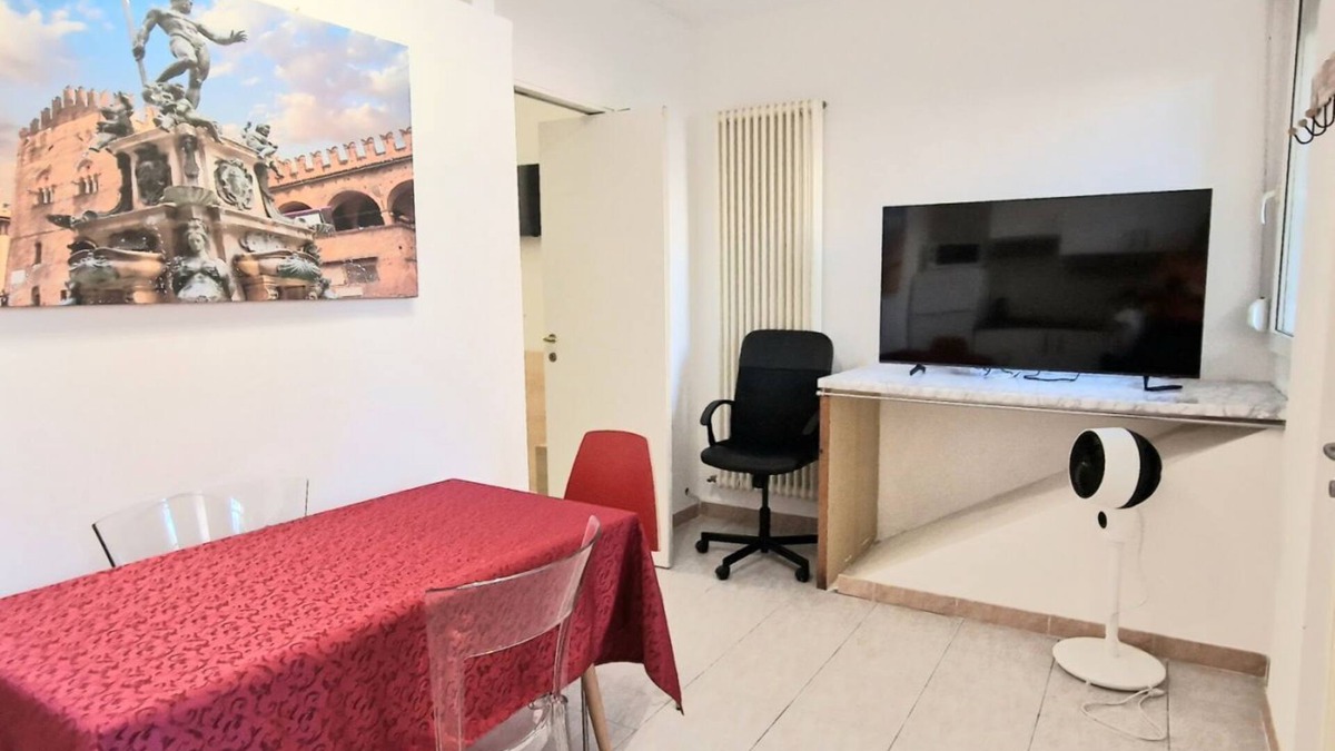 San Donato Apartment | Fiorilli 5 House - Fair District - Private Parking - Bike Storage