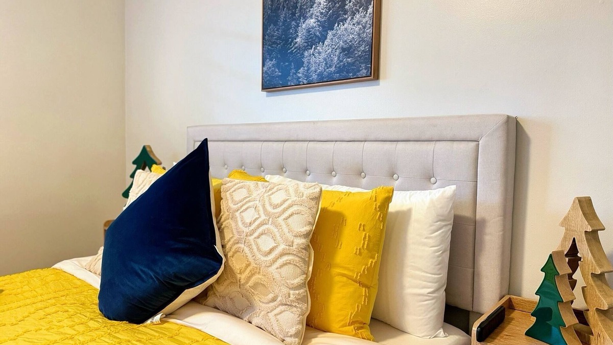 Mid Central House | [Fire/Flood Support] 3-bedroom Modern Luxury House in Central Pasadena
