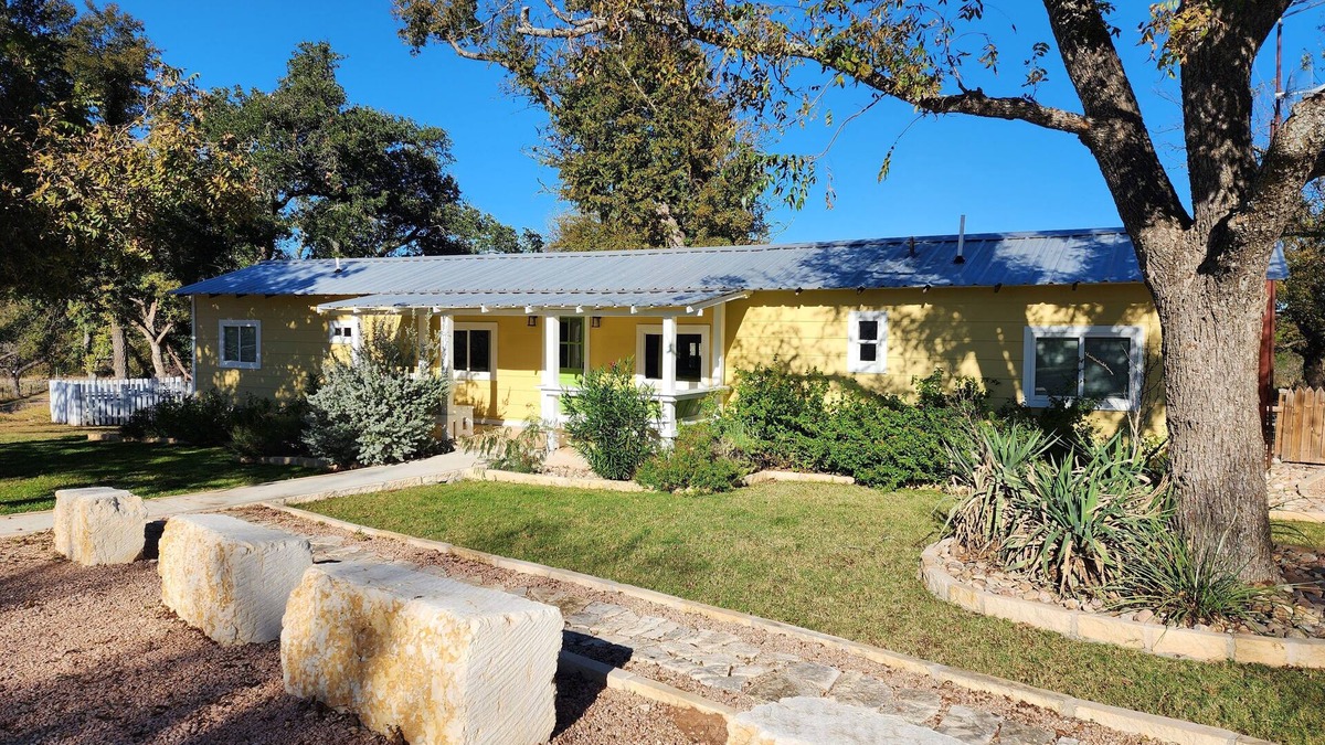 Fredericksburg Cottage | Fire pit and close access to hiking trails.