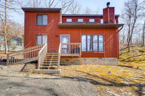Bushkill House | Fire Pit and Gas Grill Charming Poconos Abode!