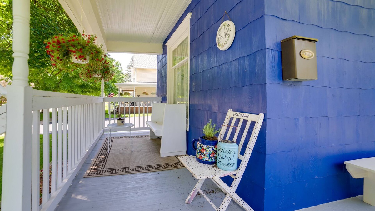 Adrian Cottage | Fire Pit, BBQ & Yard: Family Home in Adrian