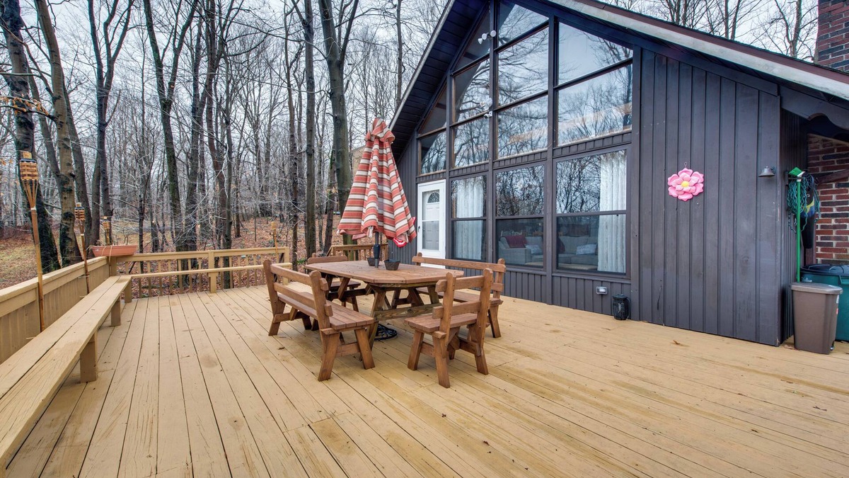 Gouldsboro Cabin | Fire Pit + Community Perks: Gouldsboro Cabin!