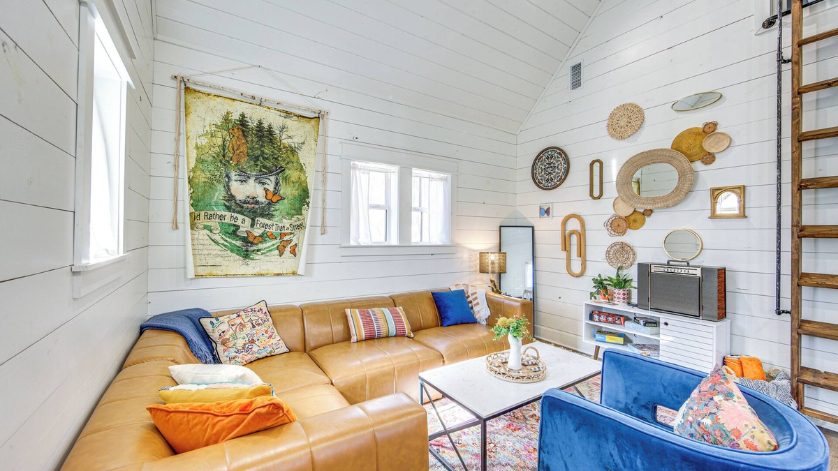 Rusk Cabin | Fire Pit, Deck & Grill: Charming Rusk Cabin!