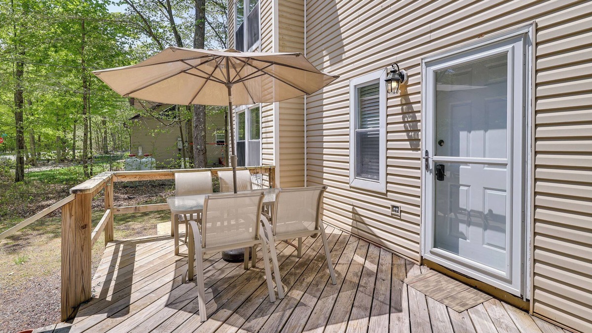 Thornhurst Cottage | Fire Pit, Kayak & Gas Grill: Pocono Lake Home!
