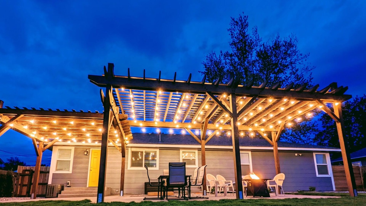 College Place House | Fire Pit, Outdoor Living Space, 2 King Beds, Dog Friendly, One-Level Home