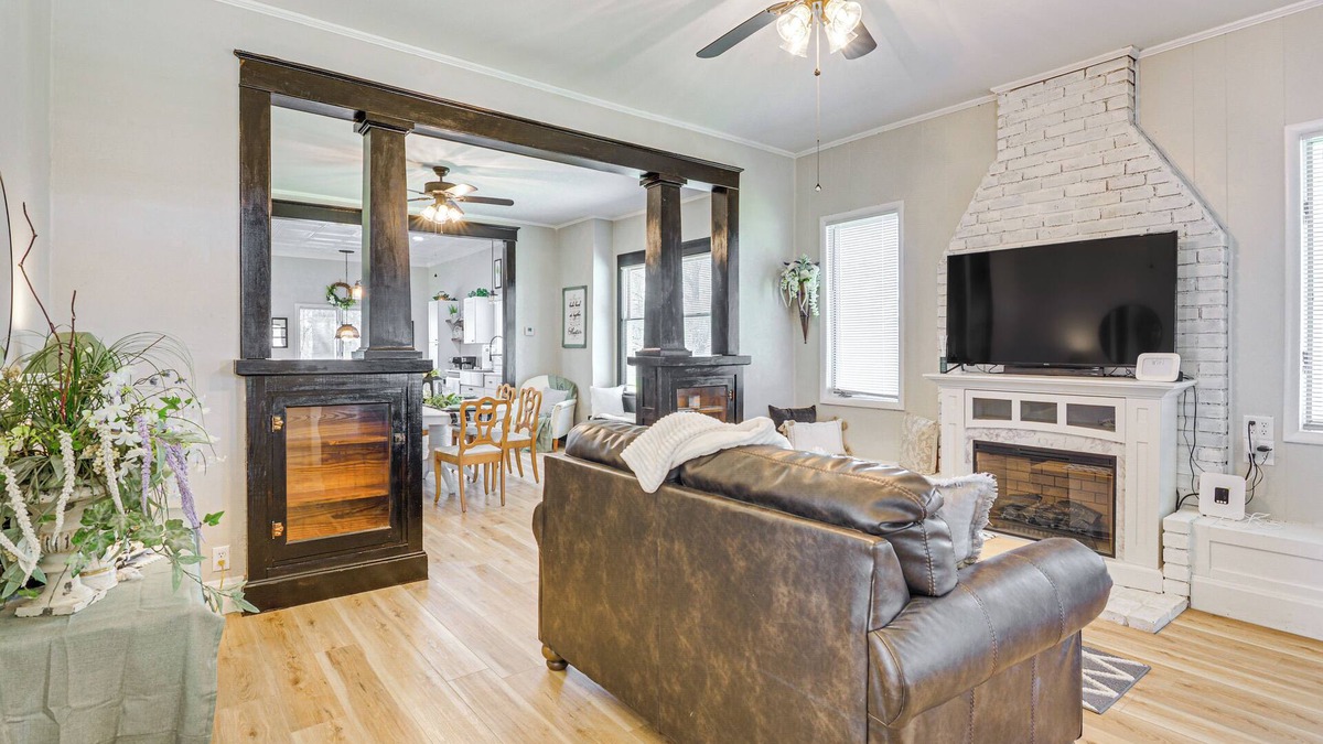 Mount Vernon House | Fire Pit: Pet-Friendly Mt Vernon Gem!