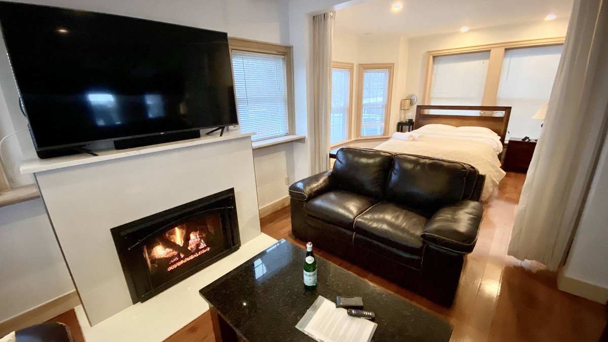 McKownville House | /Fire Place Bungalow 1917 SUNY Eagle Hill 6Beds 2Baths
