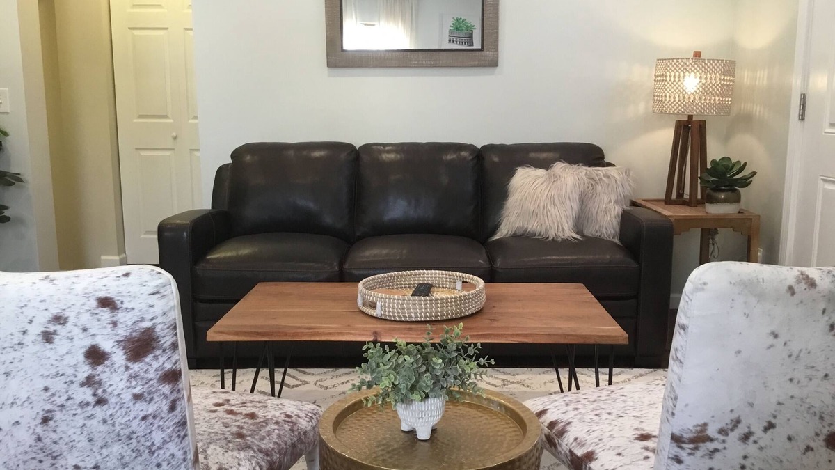Geneva-on-the-Lake Cottage | Firefly Cottage: WALK TO THE STRIP, 3 BED 1 1/2 BATH sleeps up to 7