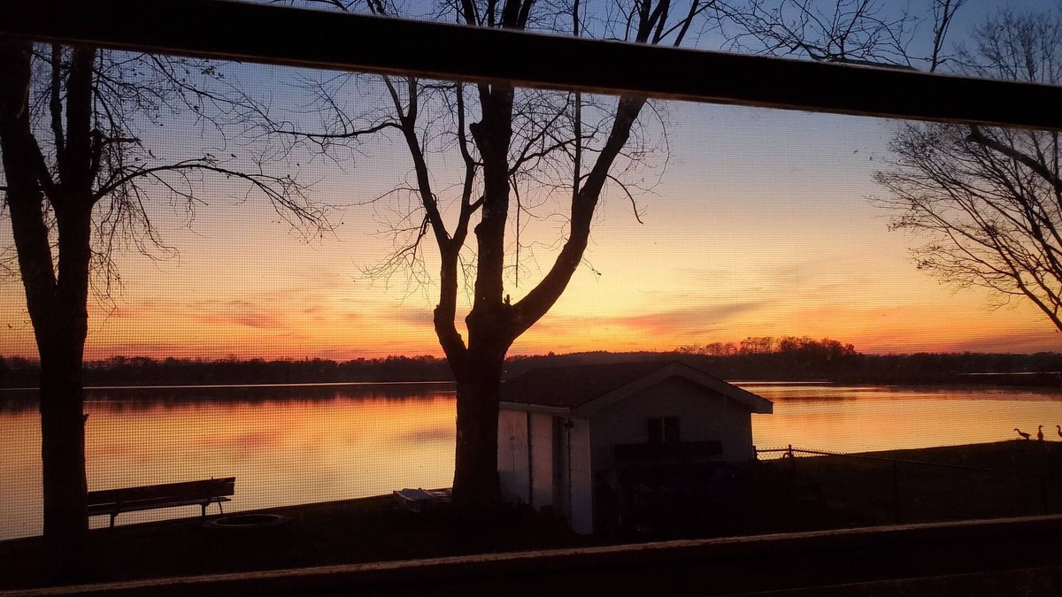 Hillsdale House | Firefly Cottage at Baw Beese Lake nHillsdale Michigan