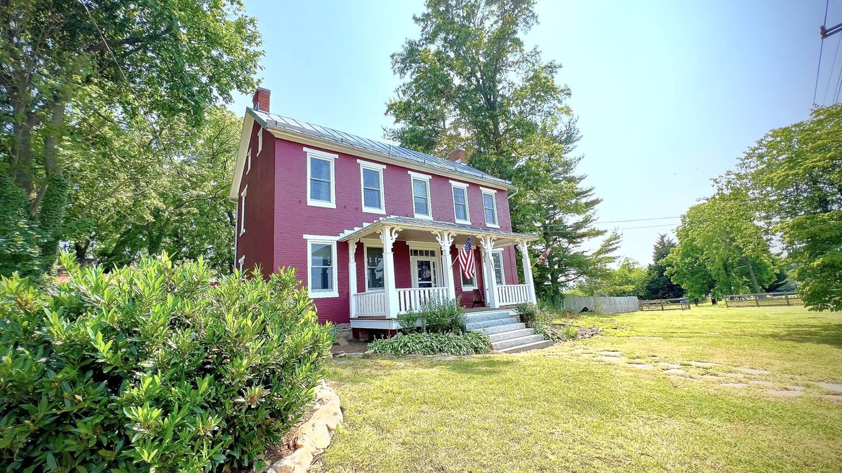 Jefferson Other | Firefly Hill - Renovated farmhouse with large backyard - sleeps 8