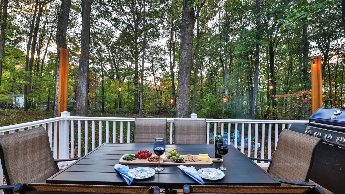 Millville House | Firepit BBQ Hot Tub King Full Kitchen SmartTV Pets