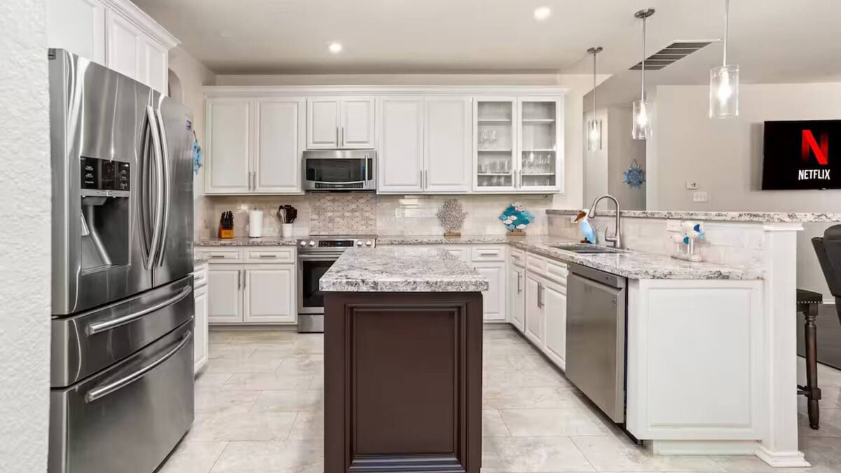 San Antonio House | Fireplace, Recliners, Large Rooms, Sleeps 12