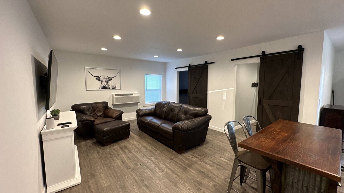 Fox Valley Apartment | Fireplace Self Check-in W/D BBQ Grill Parking