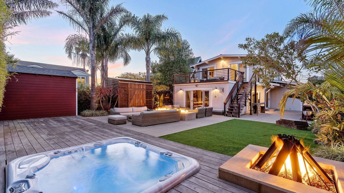 Opal Cliffs House | Fireside in Cozy Pleasure Point