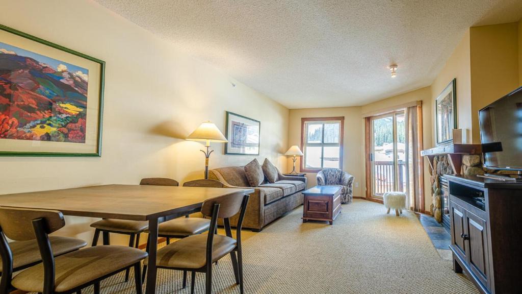 Sun Peaks Cabin | Fireside Lodge #413 By Bear Country