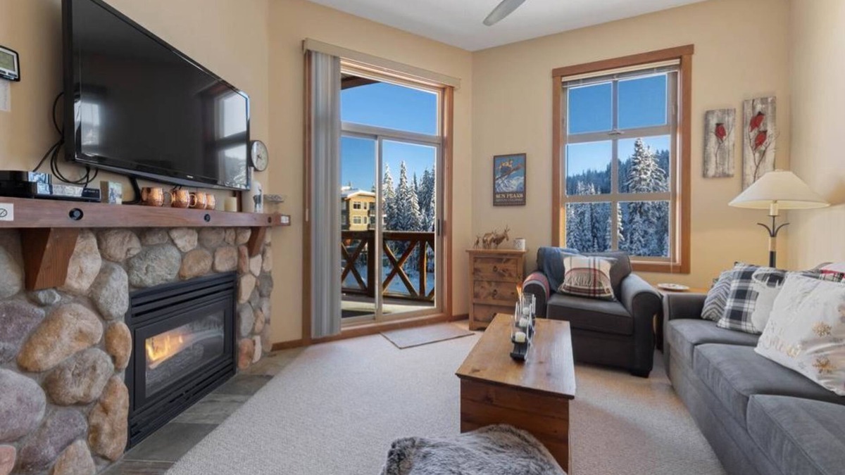 Sun Peaks Condo | Fireside Lodge 421: Stylish, 1BDRM, Centrally Located Condo w/Shared Hot Tub